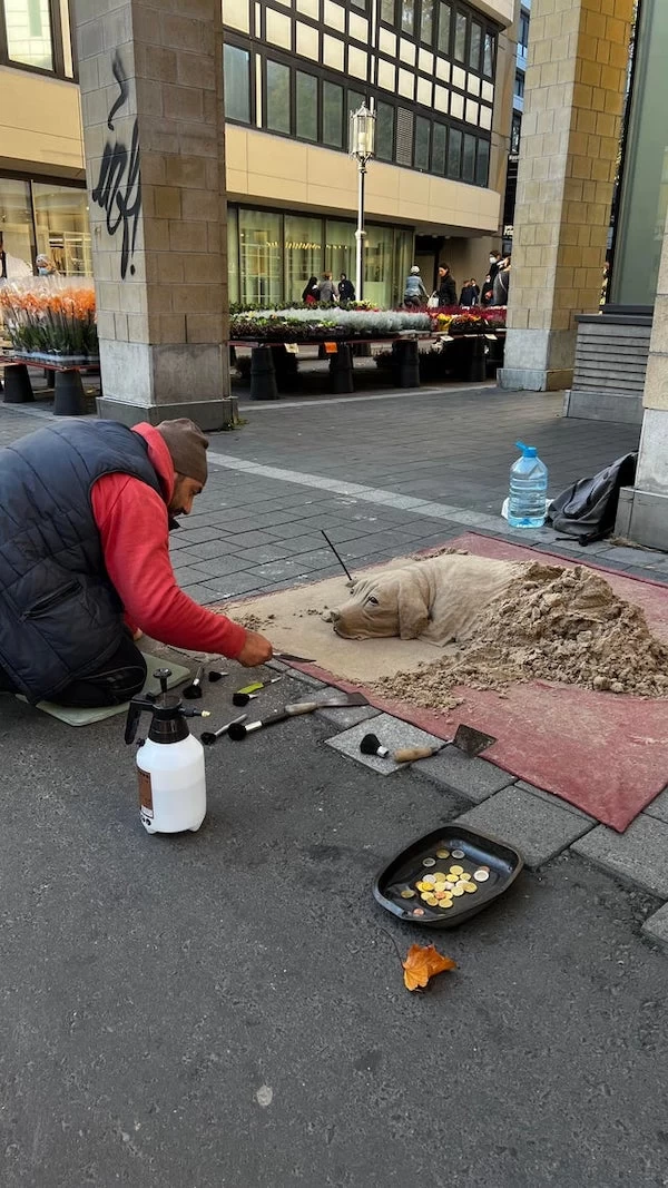 Уличный арт - песок...